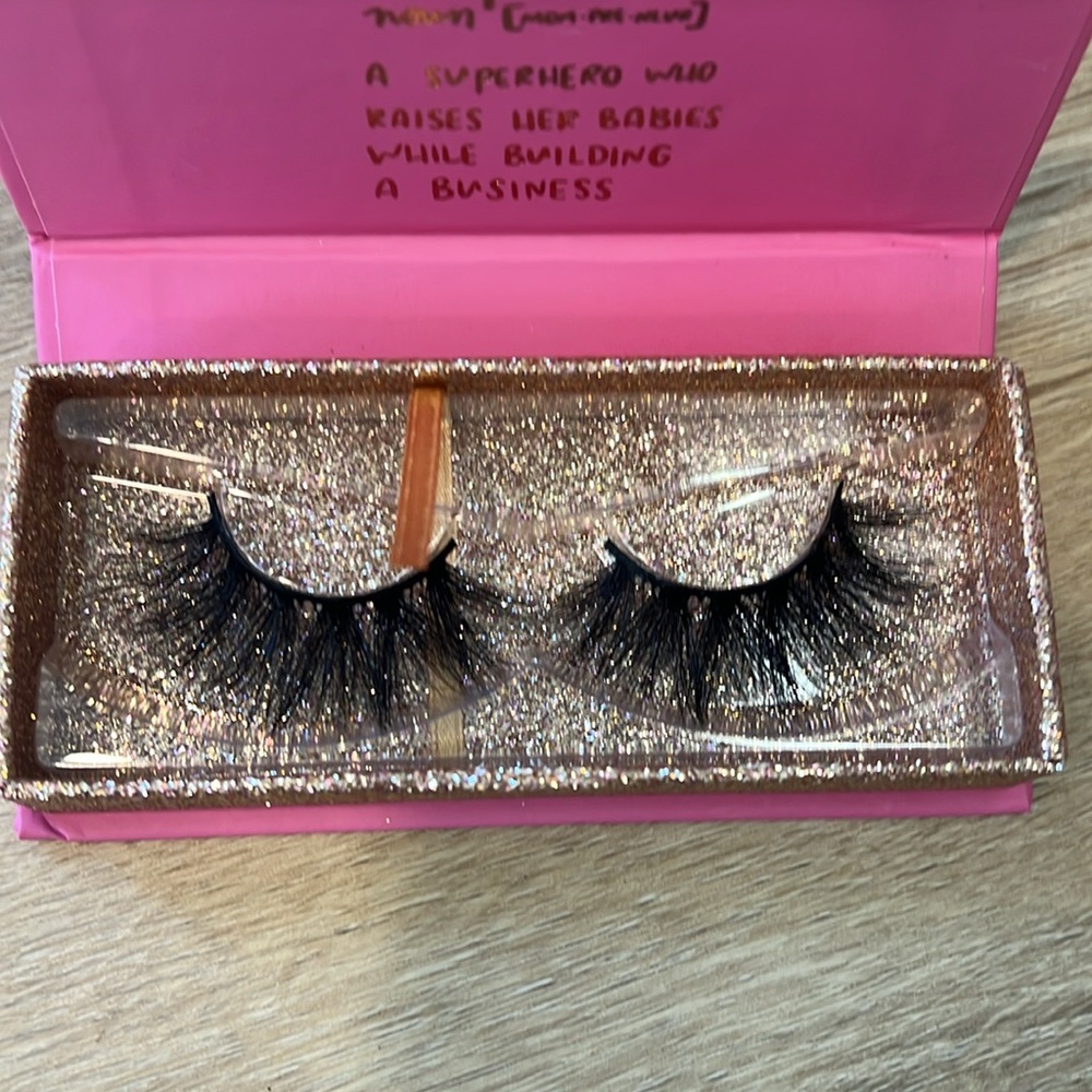 3/$20 Lash Set - Picture 2 of 5